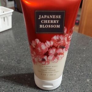 Bath & Body Works Japanese Cherry Blossom Body Scrub - Red & White